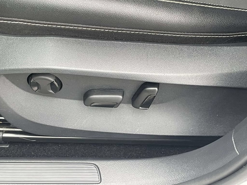 Certified 2023 Volkswagen Taos SE FWD image 16