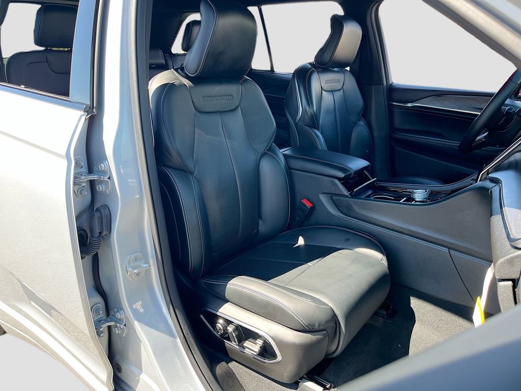 Certified 2025 Jeep Grand Cherokee Overland w/ Adv Protech Group III image 30