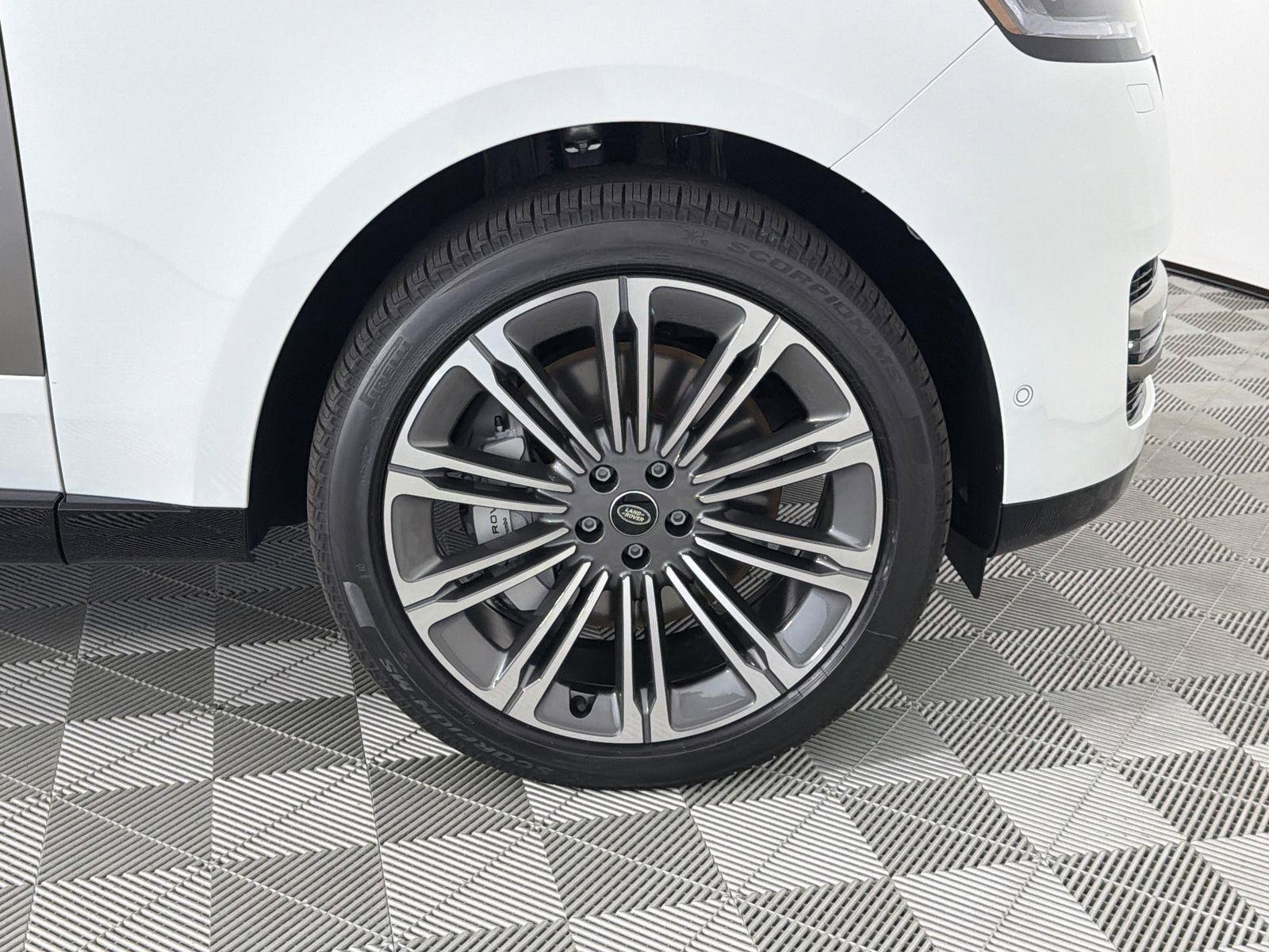 New 2025 Land Rover Range Rover SE image 35