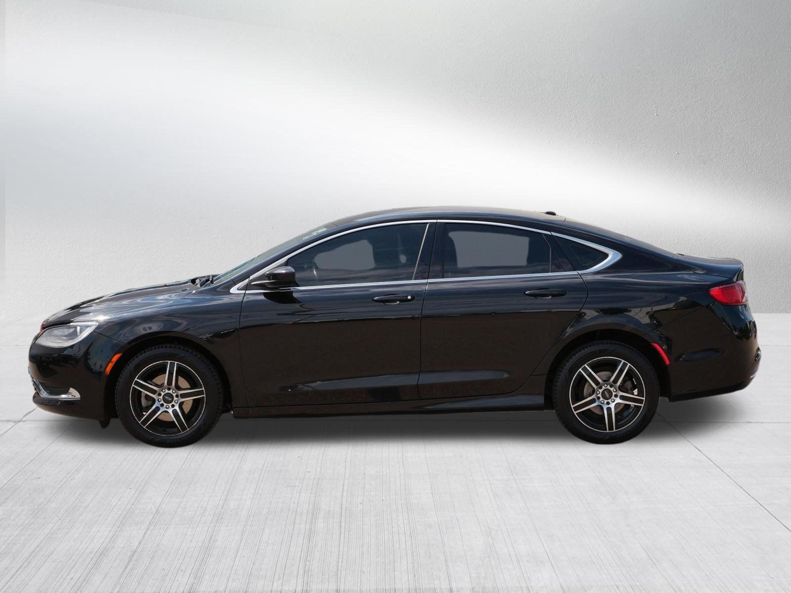 Used 2015 Chrysler 200 Limited w/ Convenience Group FWD image 4