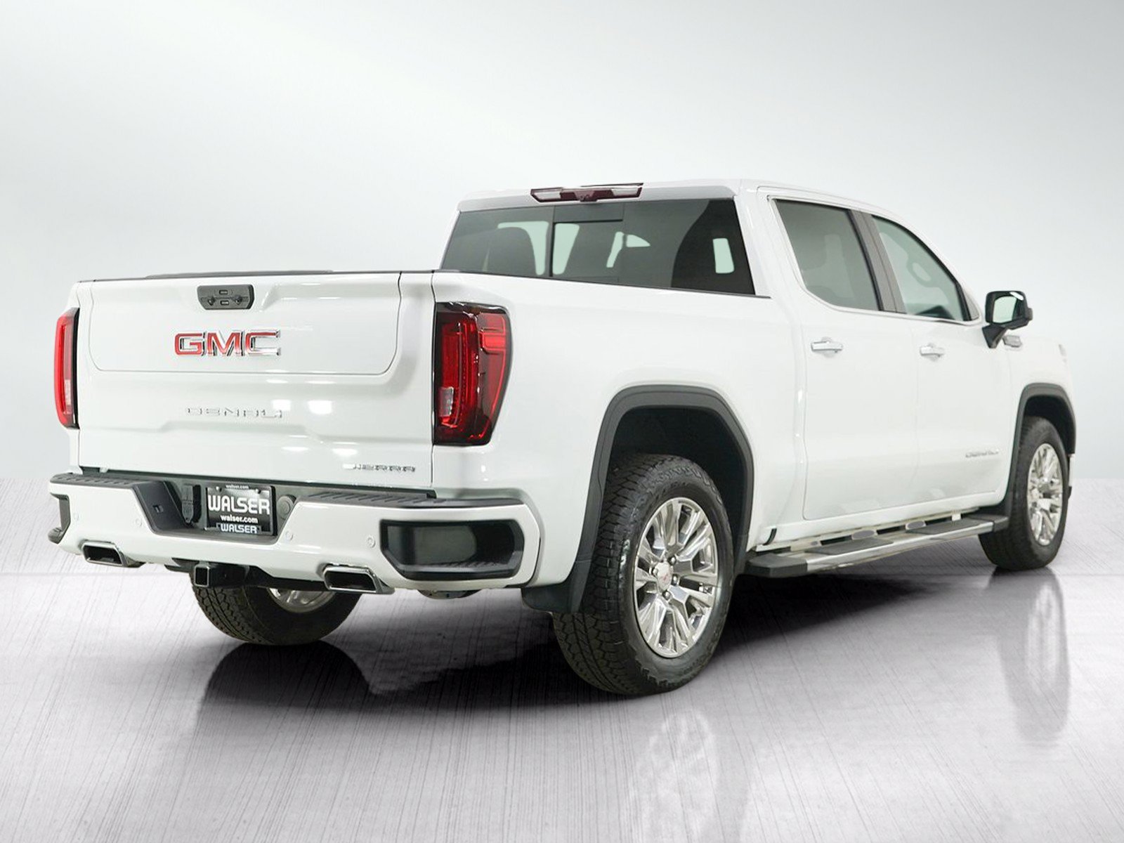 Used 2022 GMC Sierra 1500 Denali w/ Technology Package AWD/4WD image 5