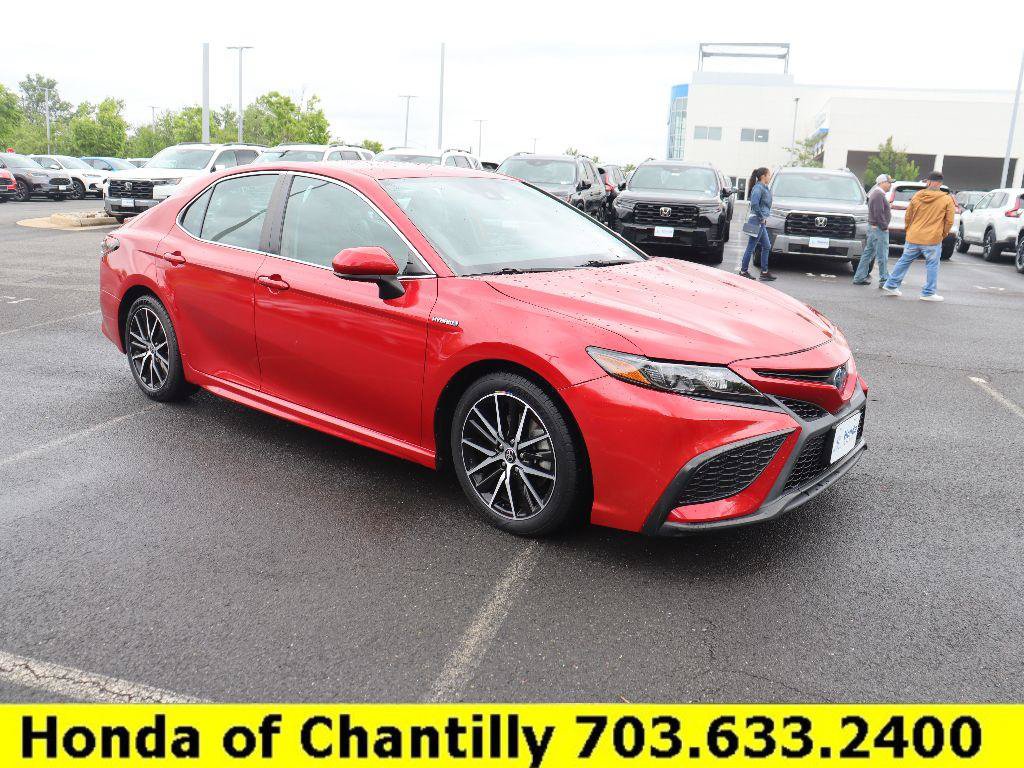 Used 2021 Toyota Camry SE FWD image 1