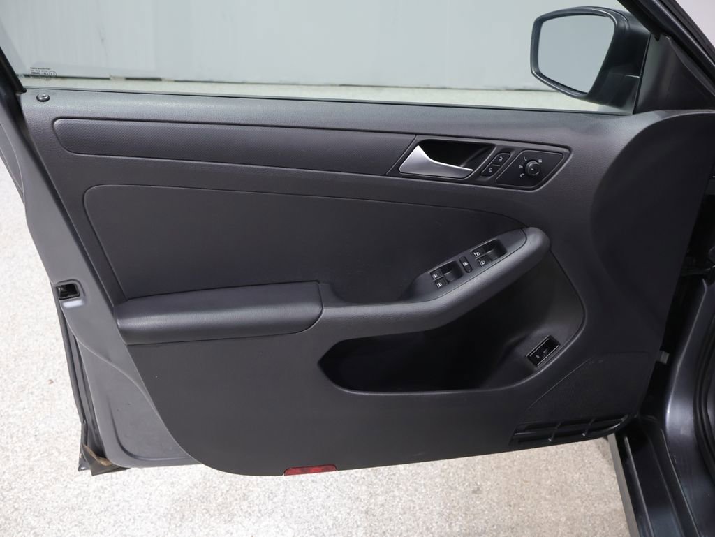 Used 2013 Volkswagen Jetta S image 12