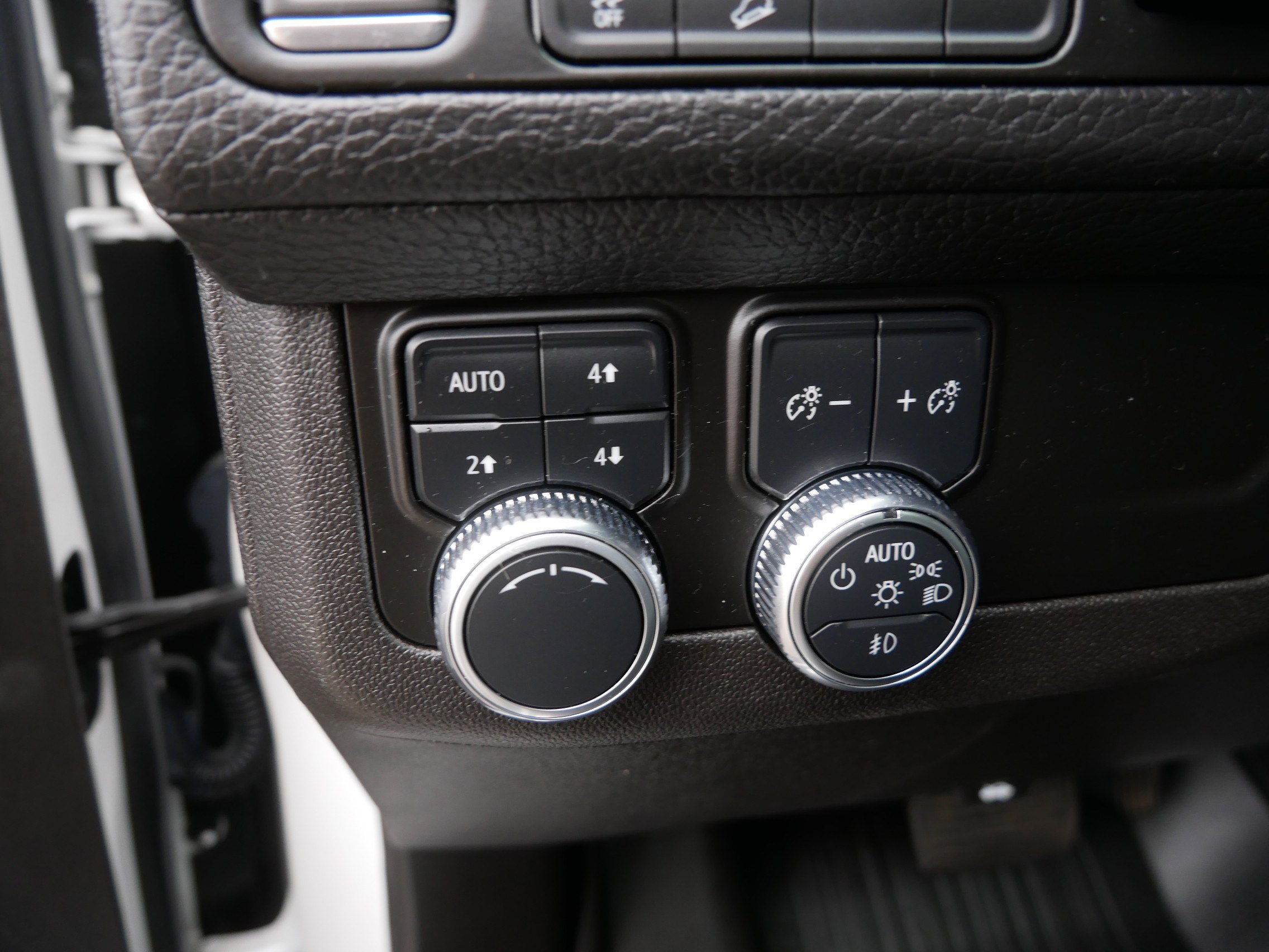 Used 2021 GMC Yukon Denali w/ Denali Premium Package image 25