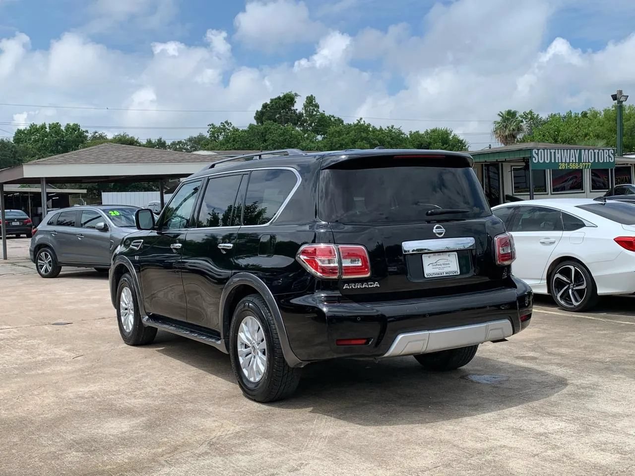 Used 2017 Nissan Armada SV w/ Driver Package RWD image 5