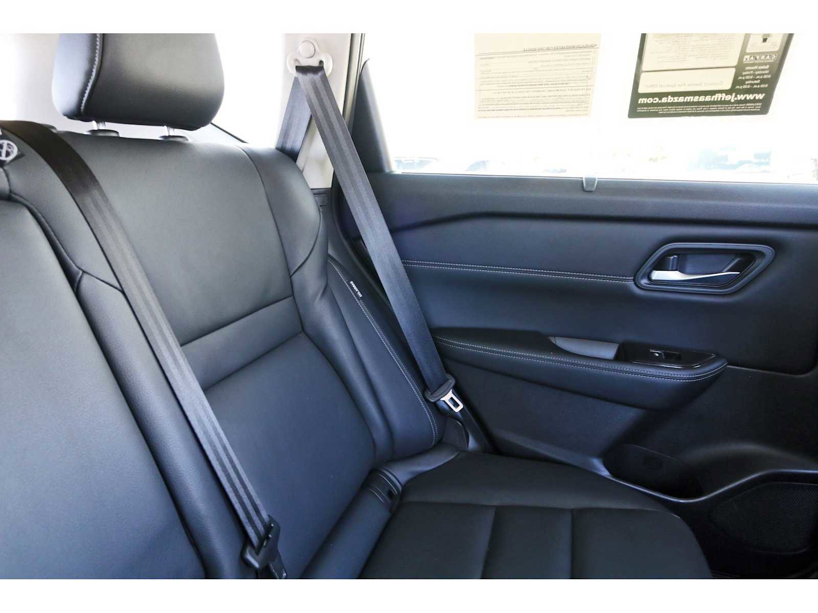 Used 2025 Nissan Rogue SL w/ Tech Package image 10