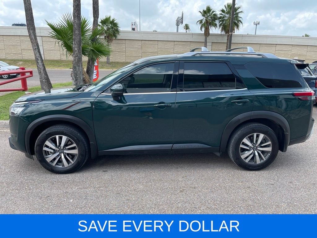 Used 2024 Nissan Pathfinder SL FWD image 3