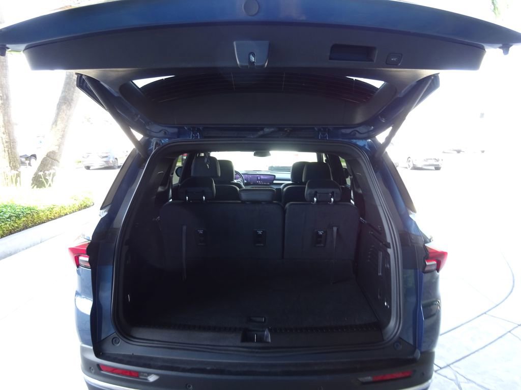 Certified 2025 Buick Enclave Preferred FWD image 35