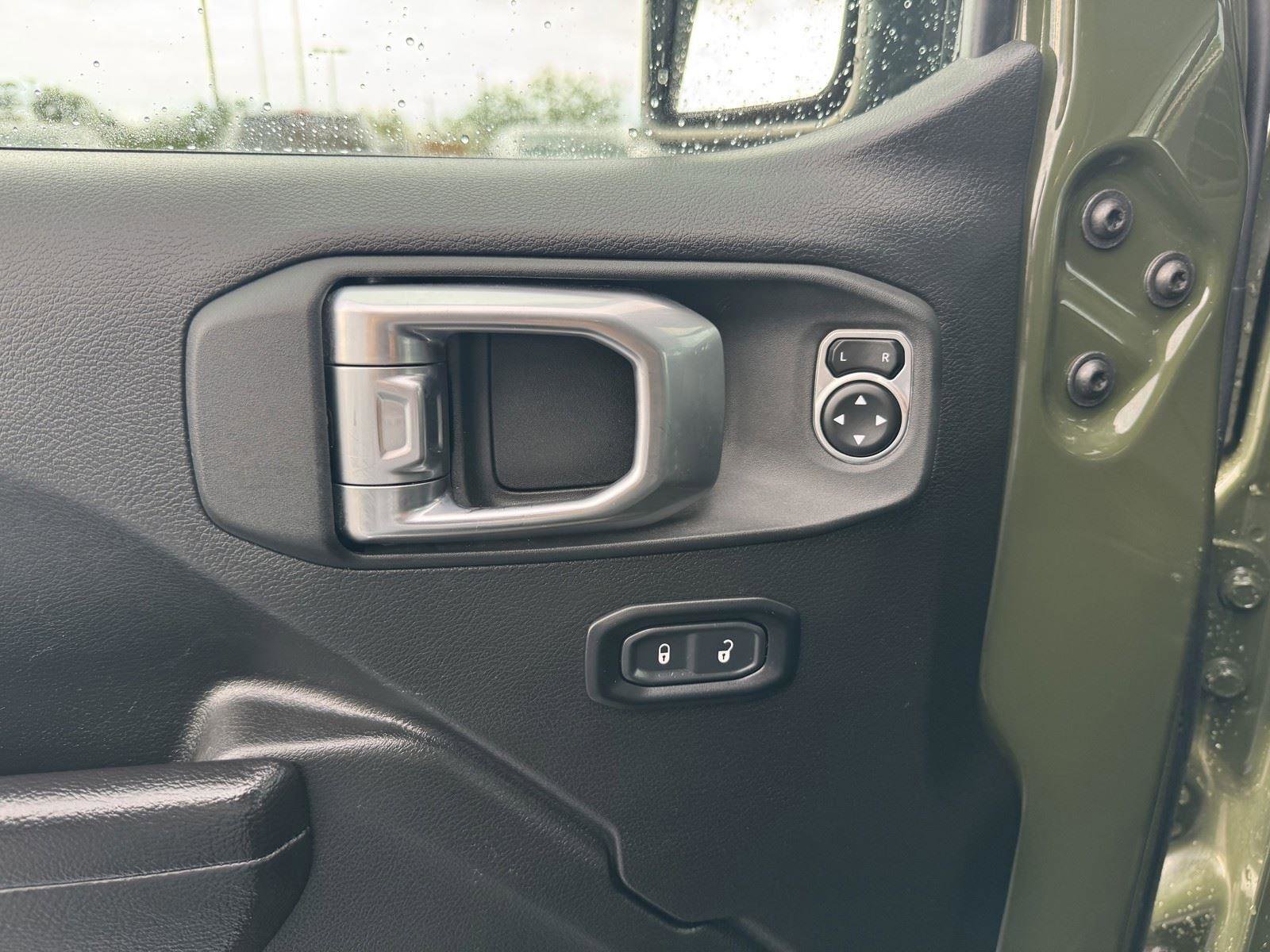 Used 2023 Jeep Gladiator Willys image 23