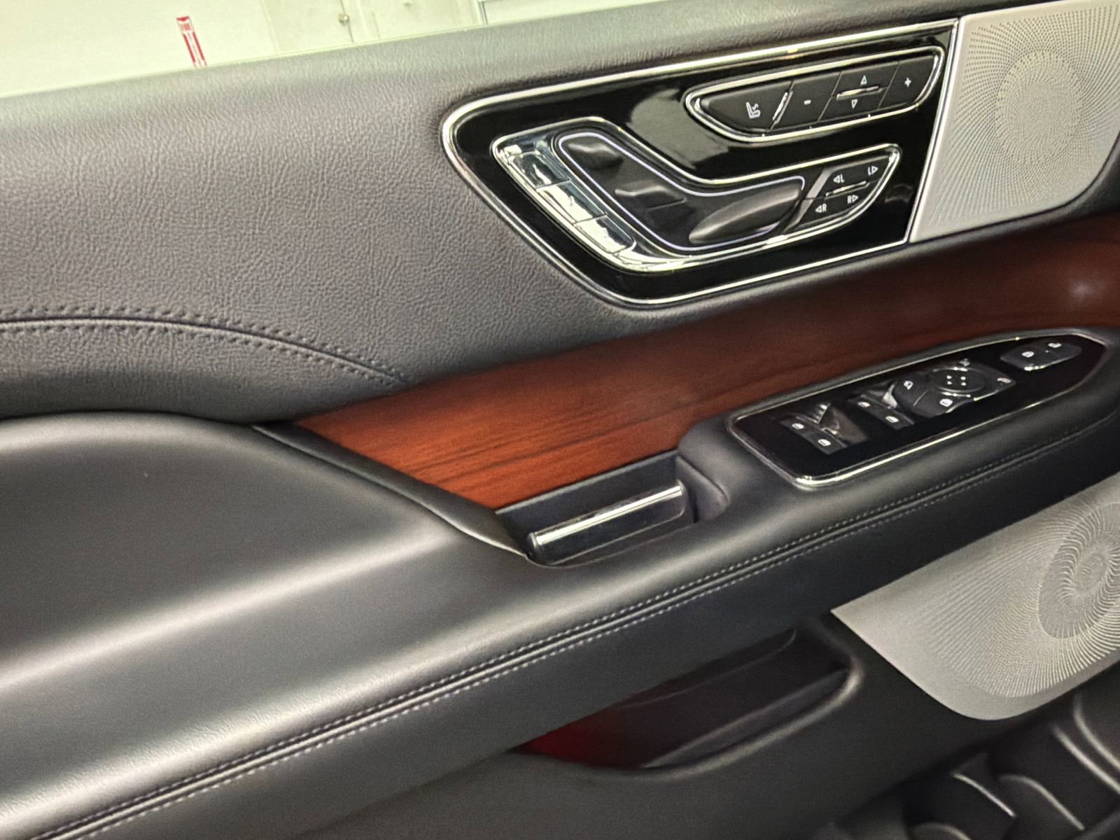 Used 2020 Lincoln Navigator Reserve w/ Luxury Package image 39