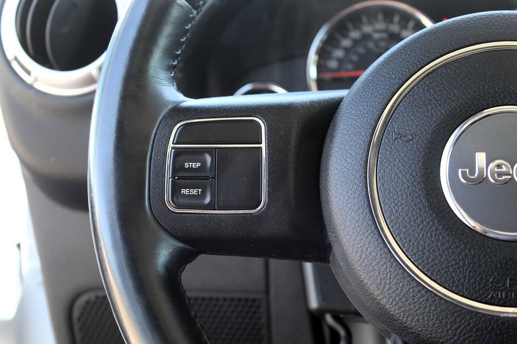 Used 2017 Jeep Wrangler Unlimited Sahara image 11