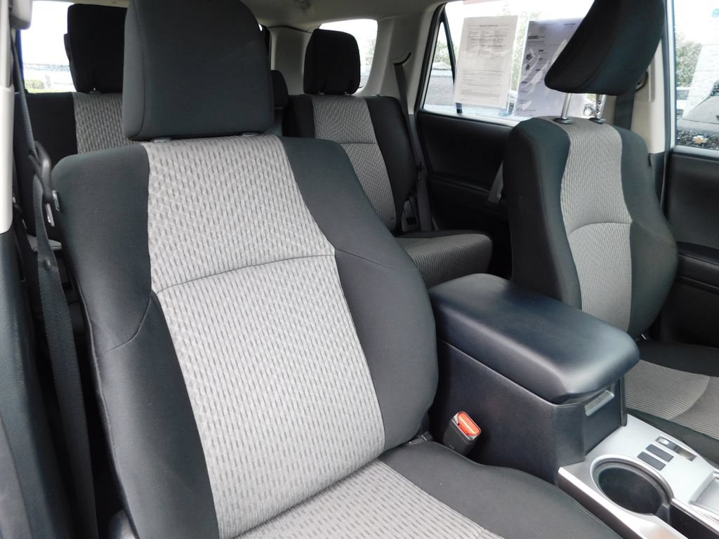 Used 2020 Toyota 4Runner SR5 AWD/4WD image 16
