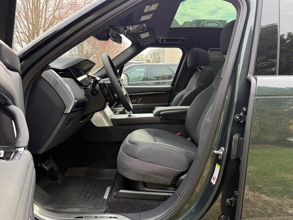 New 2025 Land Rover Range Rover SE image 6