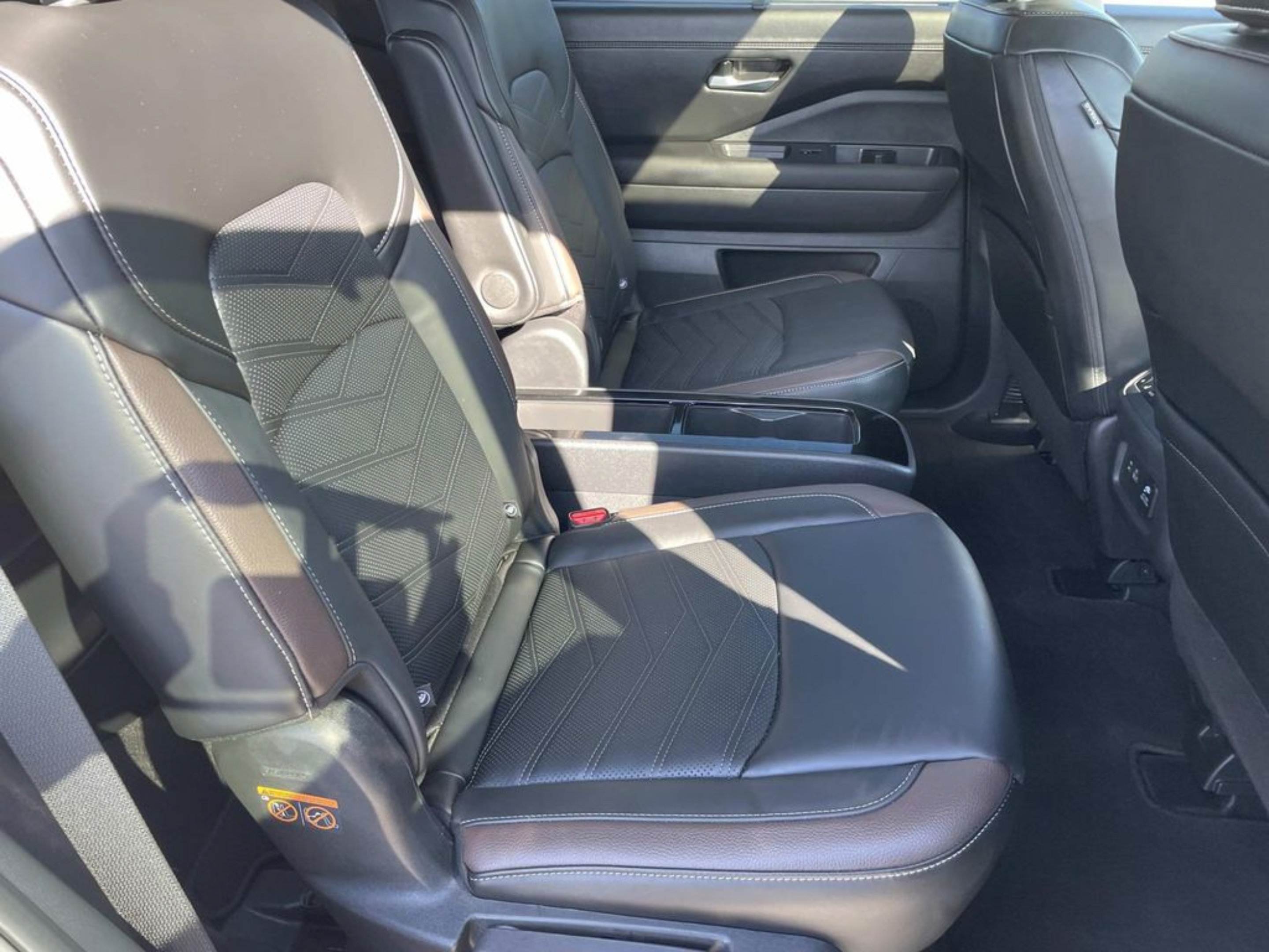 Used 2025 Nissan Pathfinder Platinum AWD/4WD image 18