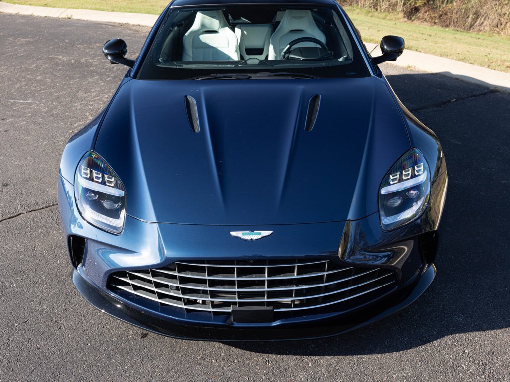 Used 2025 Aston Martin V8 Vantage Coupe RWD image 14
