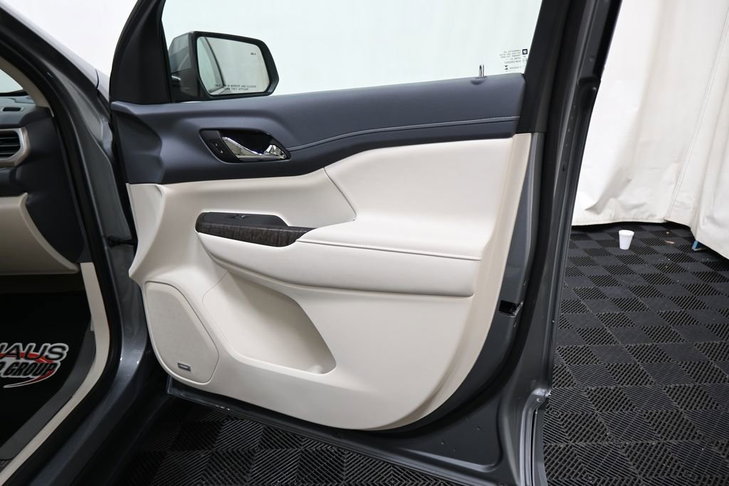 Used 2023 GMC Acadia Denali w/ Denali Technology Package image 33