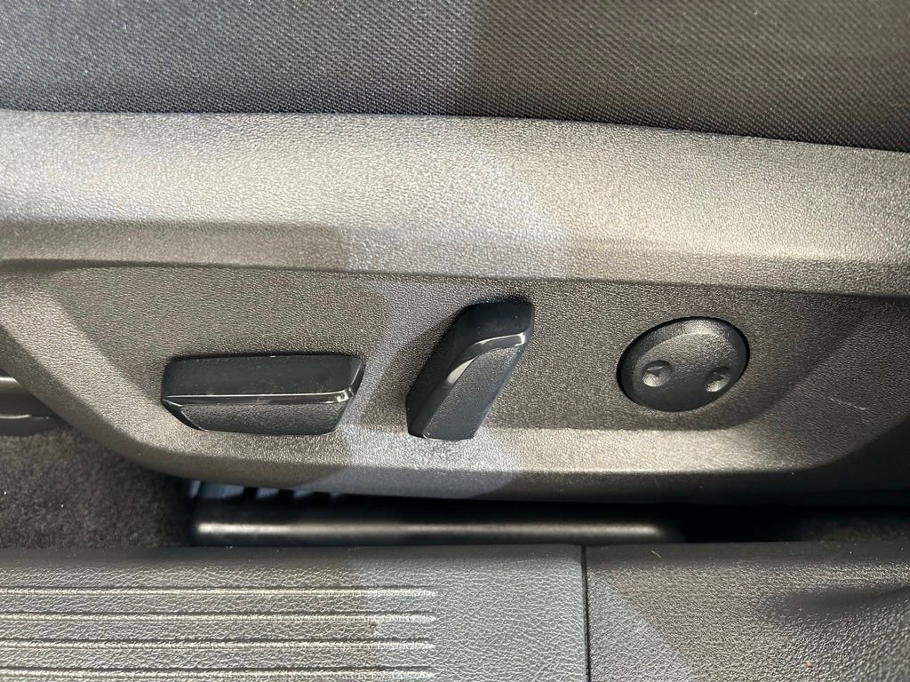 Used 2023 Nissan Rogue SV image 29