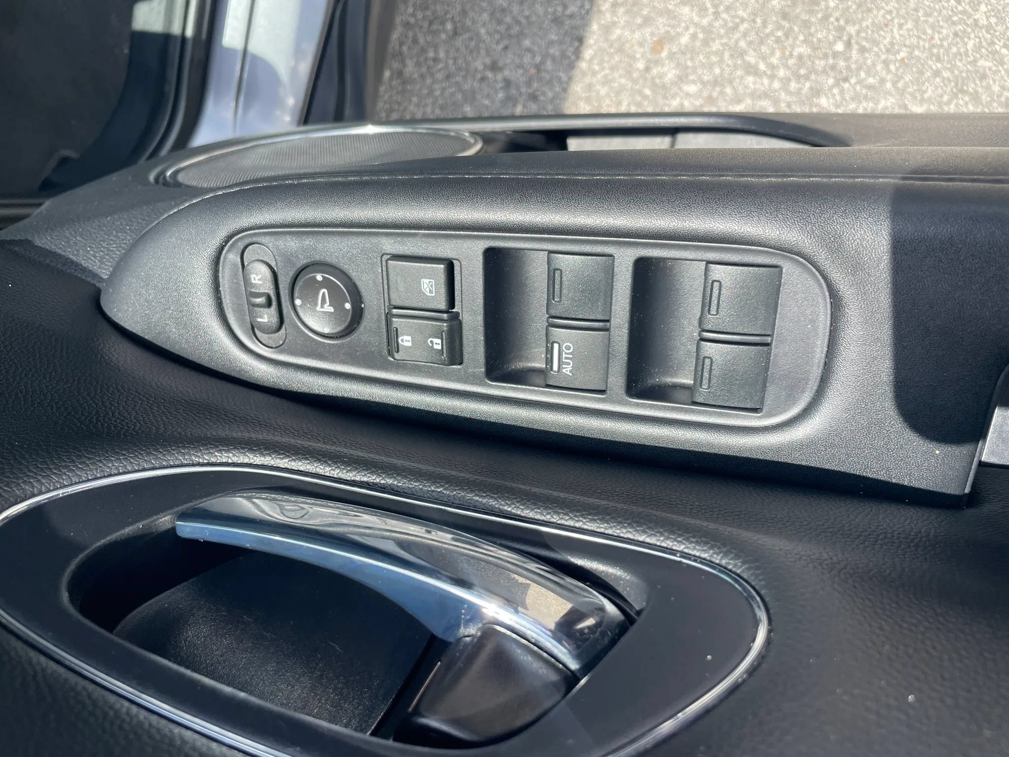 Used 2022 Honda HR-V EX-L image 16