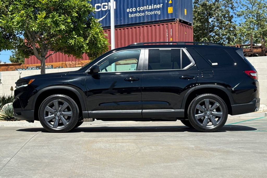 Certified 2025 Honda Pilot Sport image 10