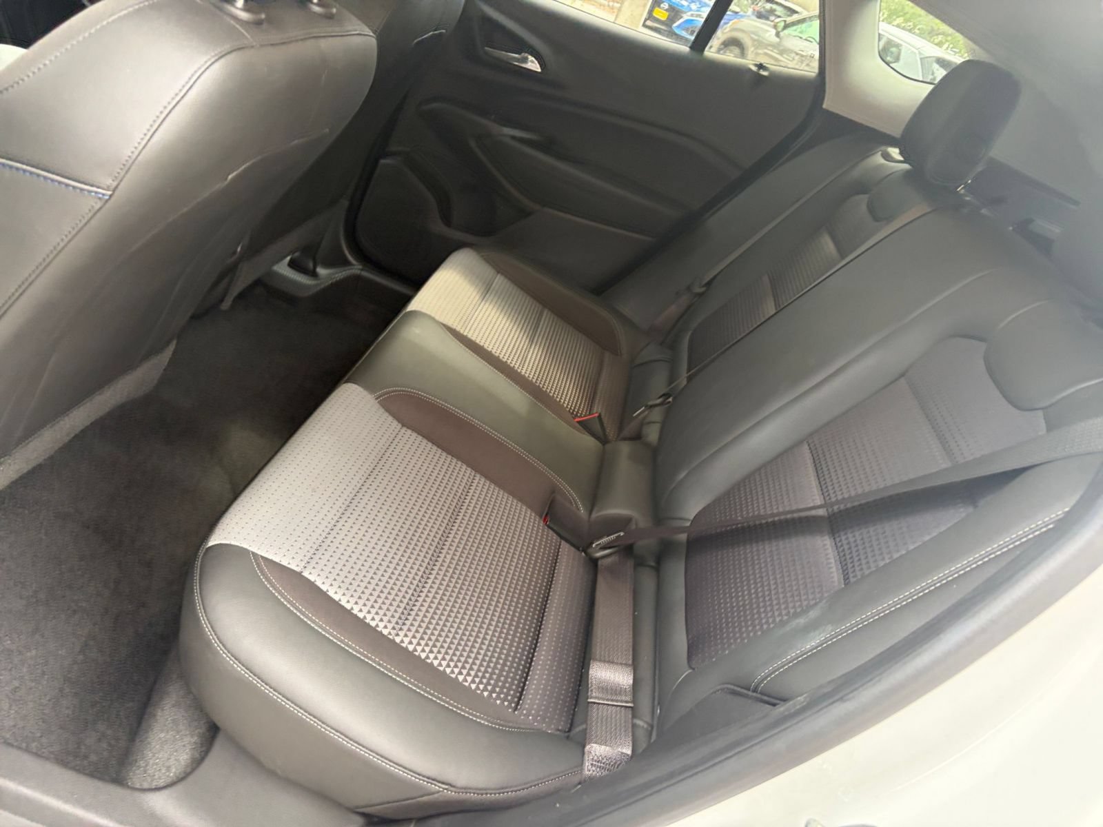 Used 2025 Chevrolet Trax LT FWD image 24