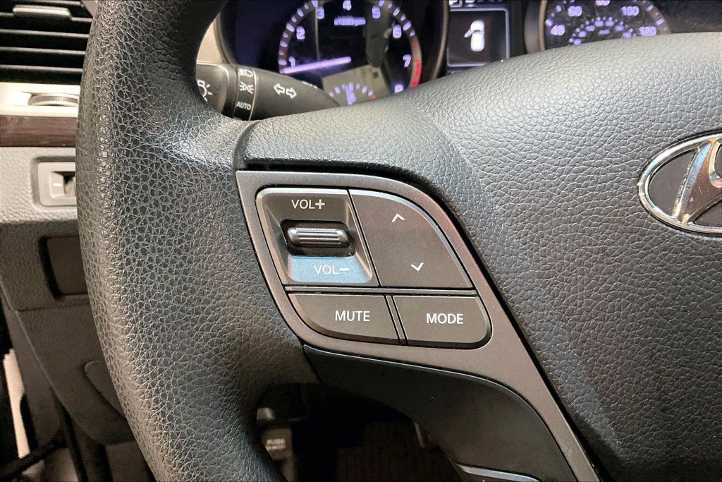 Used 2019 Hyundai Santa Fe XL SE FWD image 23