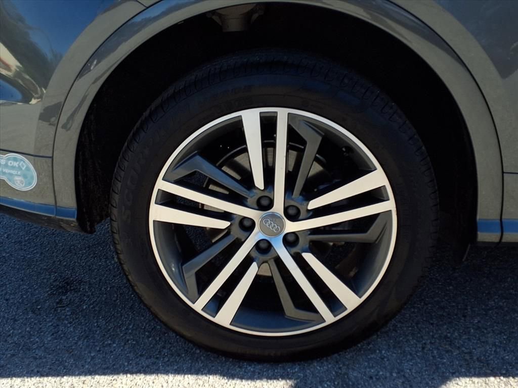 Used 2020 Audi Q5 e Premium Plus w/ Premium Plus Package image 4