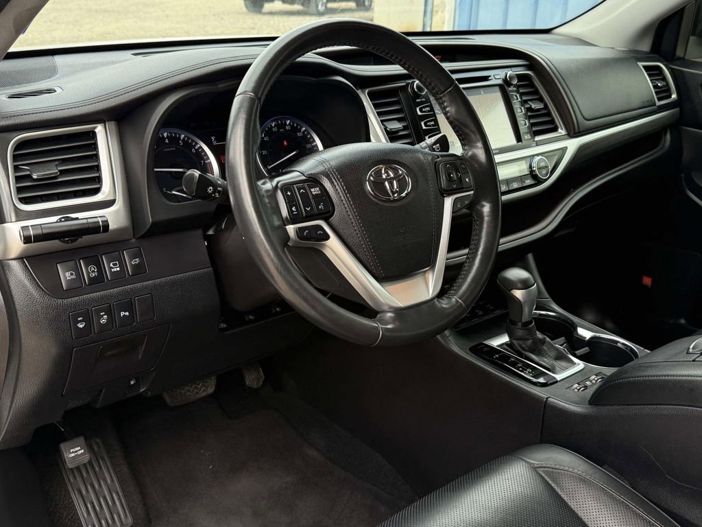 Used 2019 Toyota Highlander Limited Platinum image 27