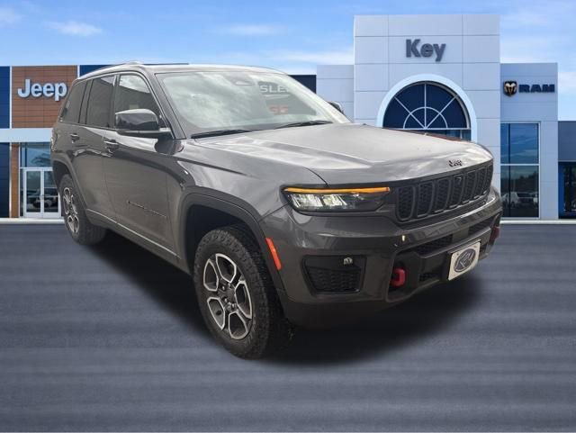 Used 2022 Jeep Grand Cherokee Trailhawk AWD/4WD image 3
