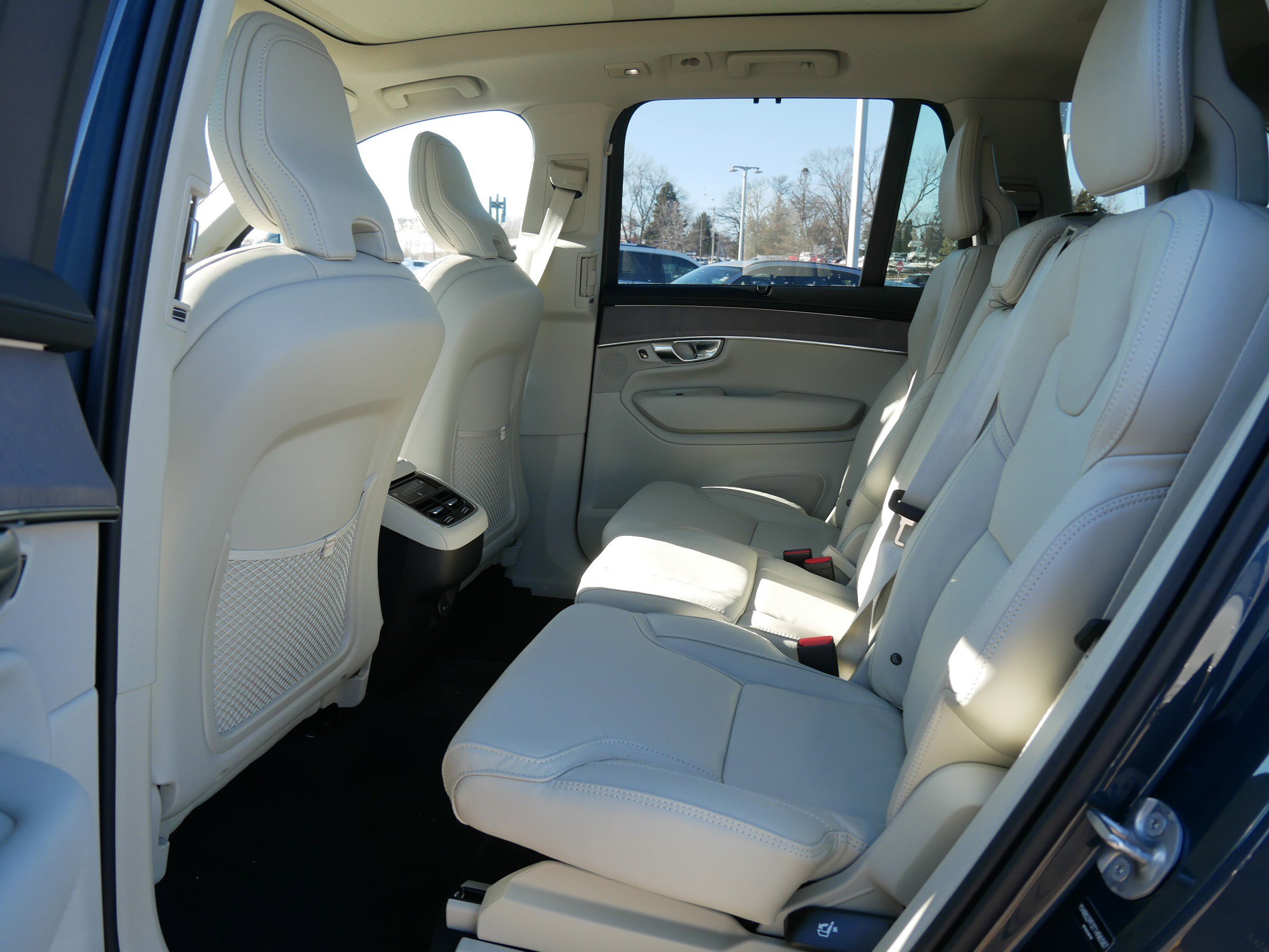 New 2026 Volvo XC90 B6 Ultra w/ Protection Package image 6