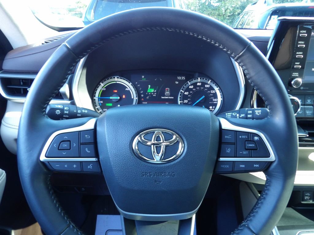 Used 2022 Toyota Highlander XLE image 14