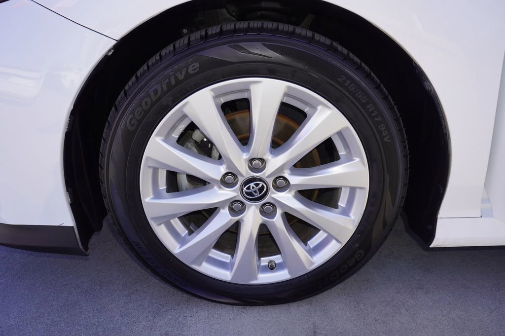 Certified 2018 Toyota Camry LE FWD image 16