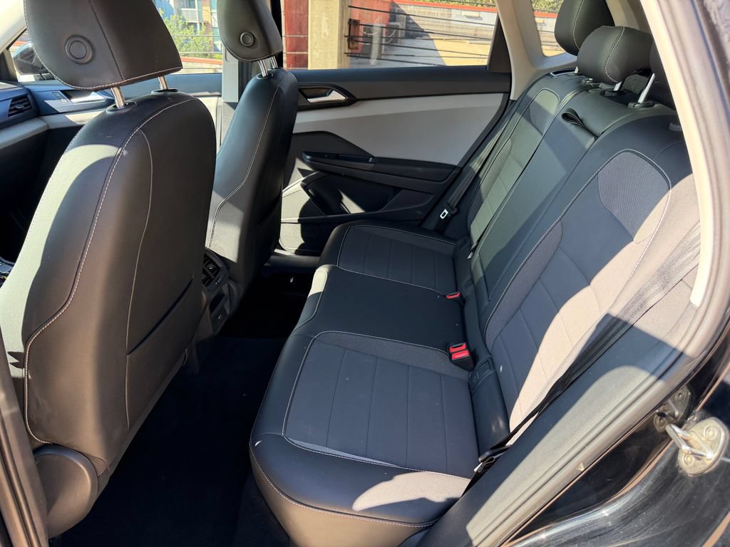 Certified 2022 Volkswagen Taos SE FWD image 23