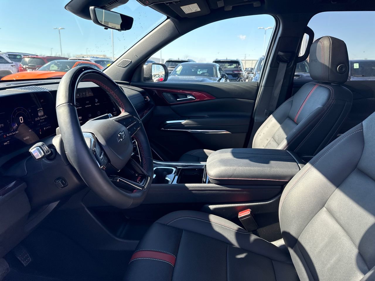 Used 2025 Chevrolet Traverse RS image 12