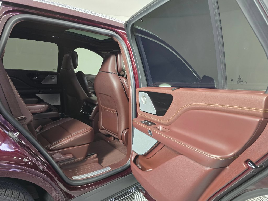 Certified 2021 Lincoln Aviator Black Label w/ Dynamic Handling Package AWD/4WD image 14