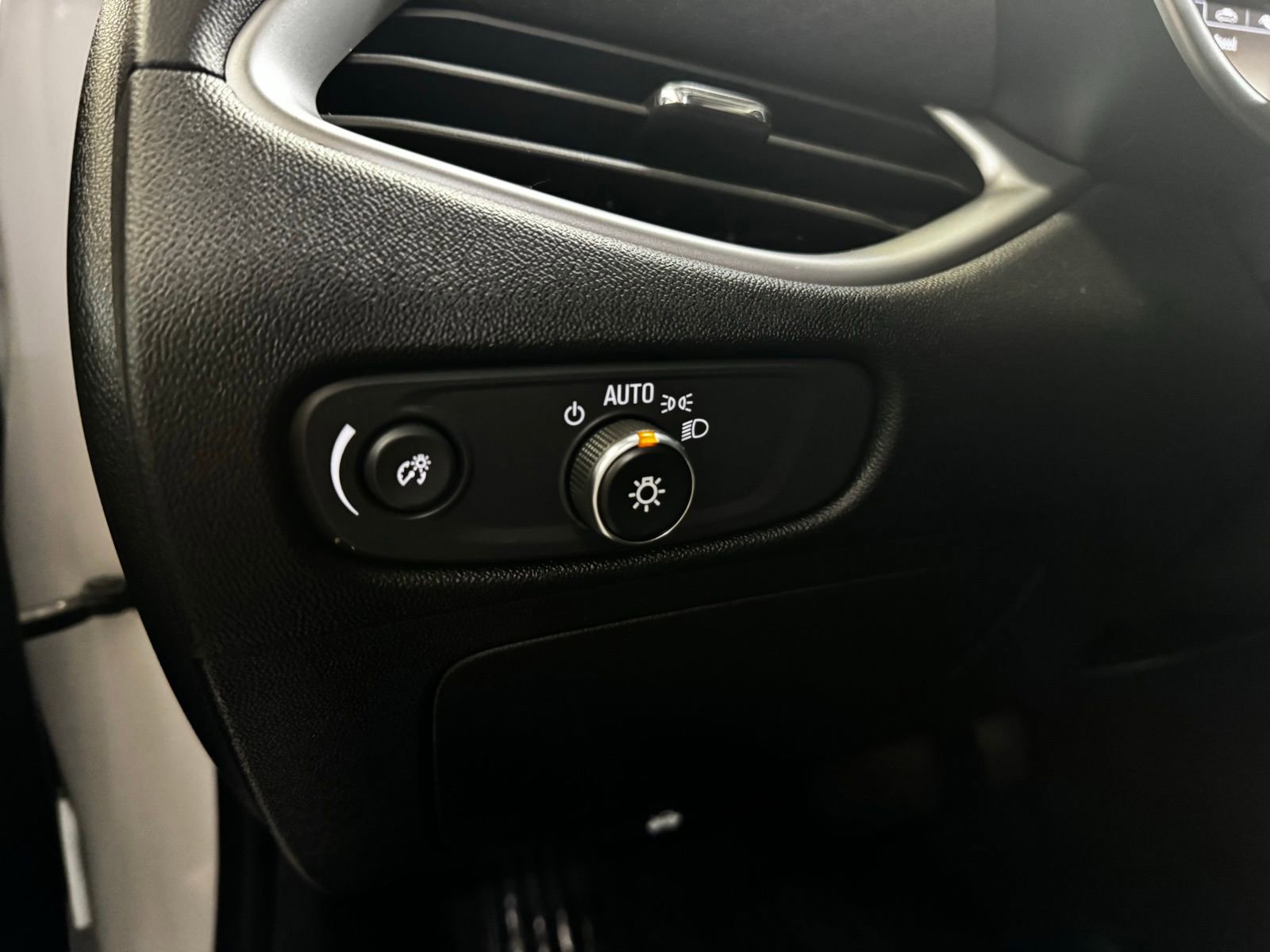 Used 2023 Chevrolet Malibu LT FWD image 23