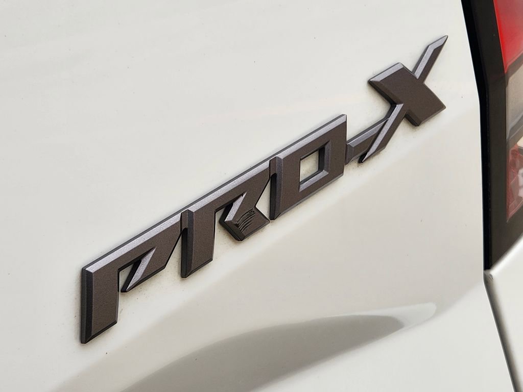 Used 2022 Nissan Frontier Pro-X RWD image 11