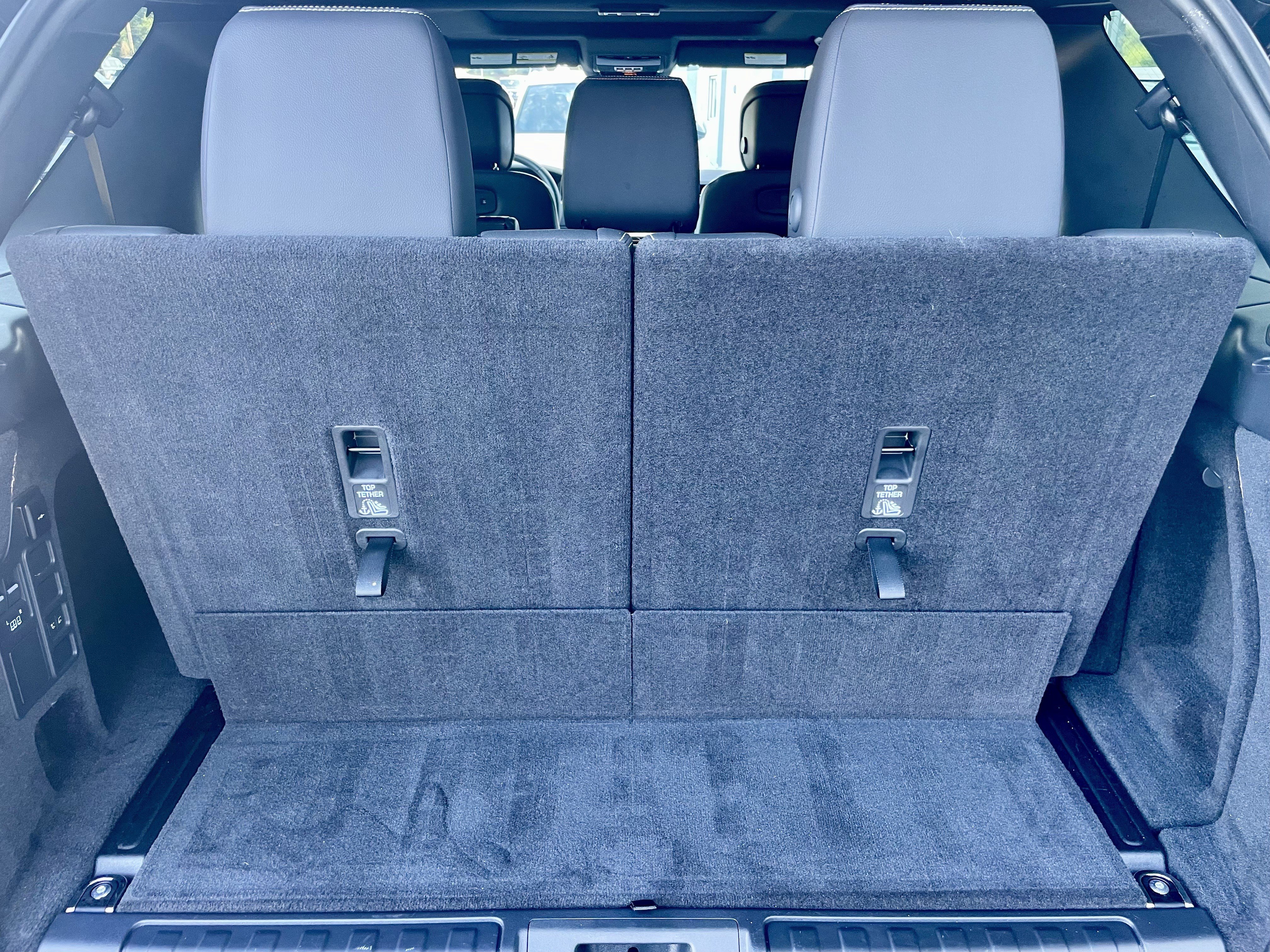 Certified 2024 Land Rover Discovery S AWD/4WD image 38