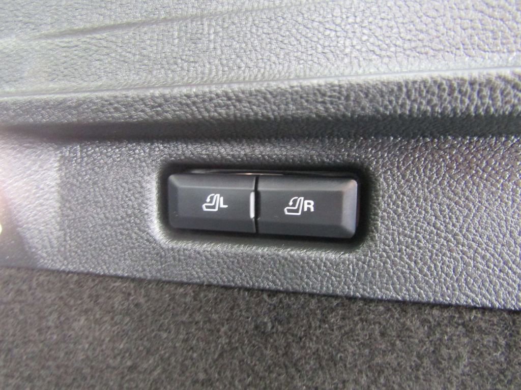 Used 2025 Lincoln Corsair Grand Touring w/ Equipment Group 301A AWD/4WD image 6