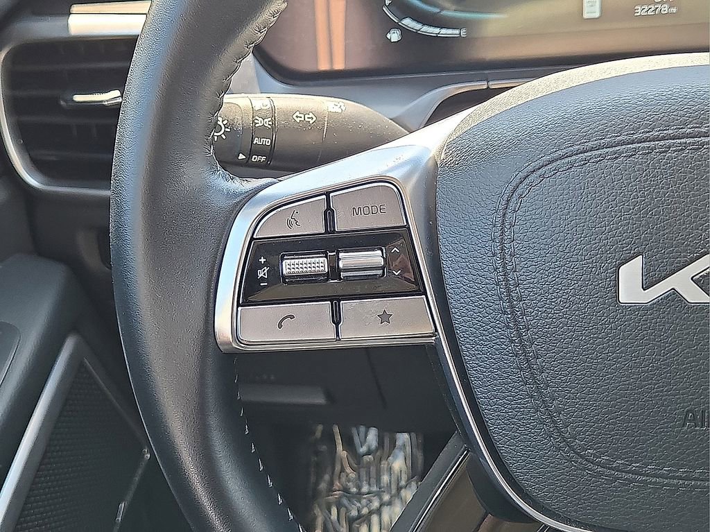 Used 2025 Kia Telluride S FWD image 19