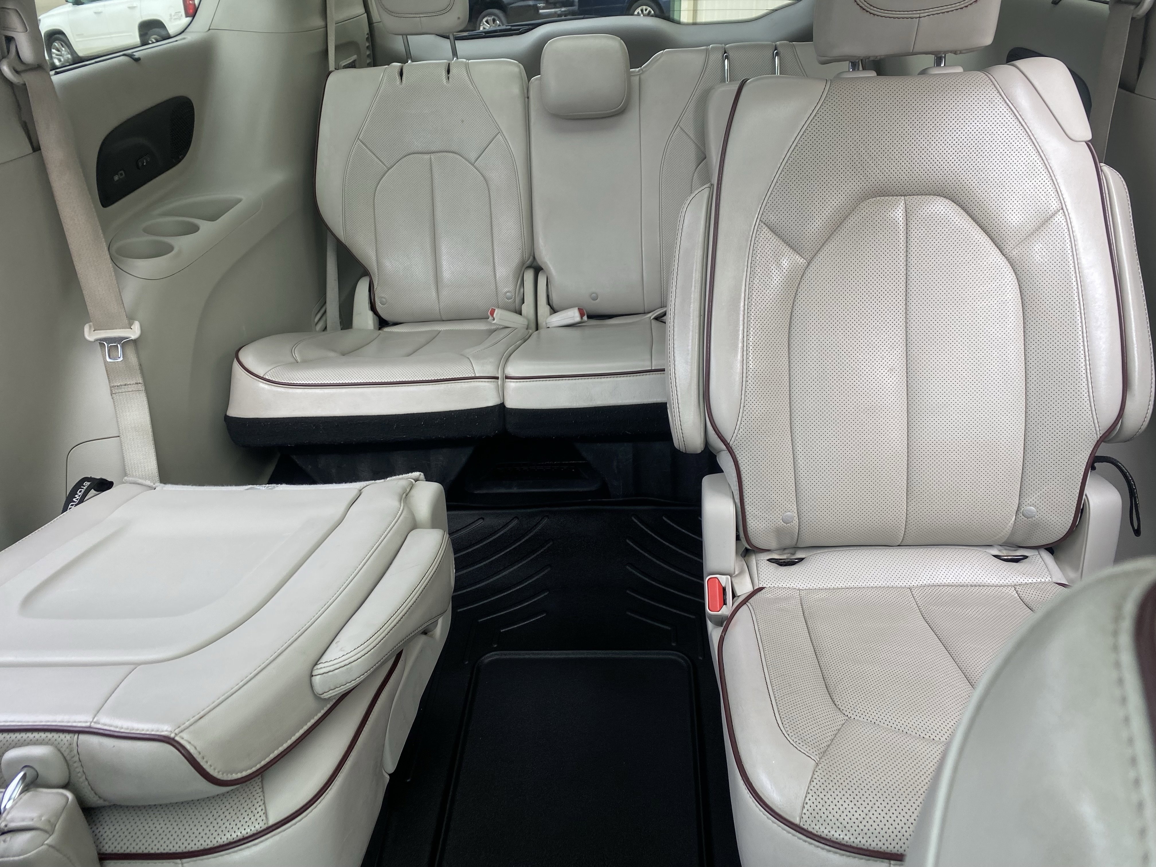 Used 2020 Chrysler Pacifica Limited image 15