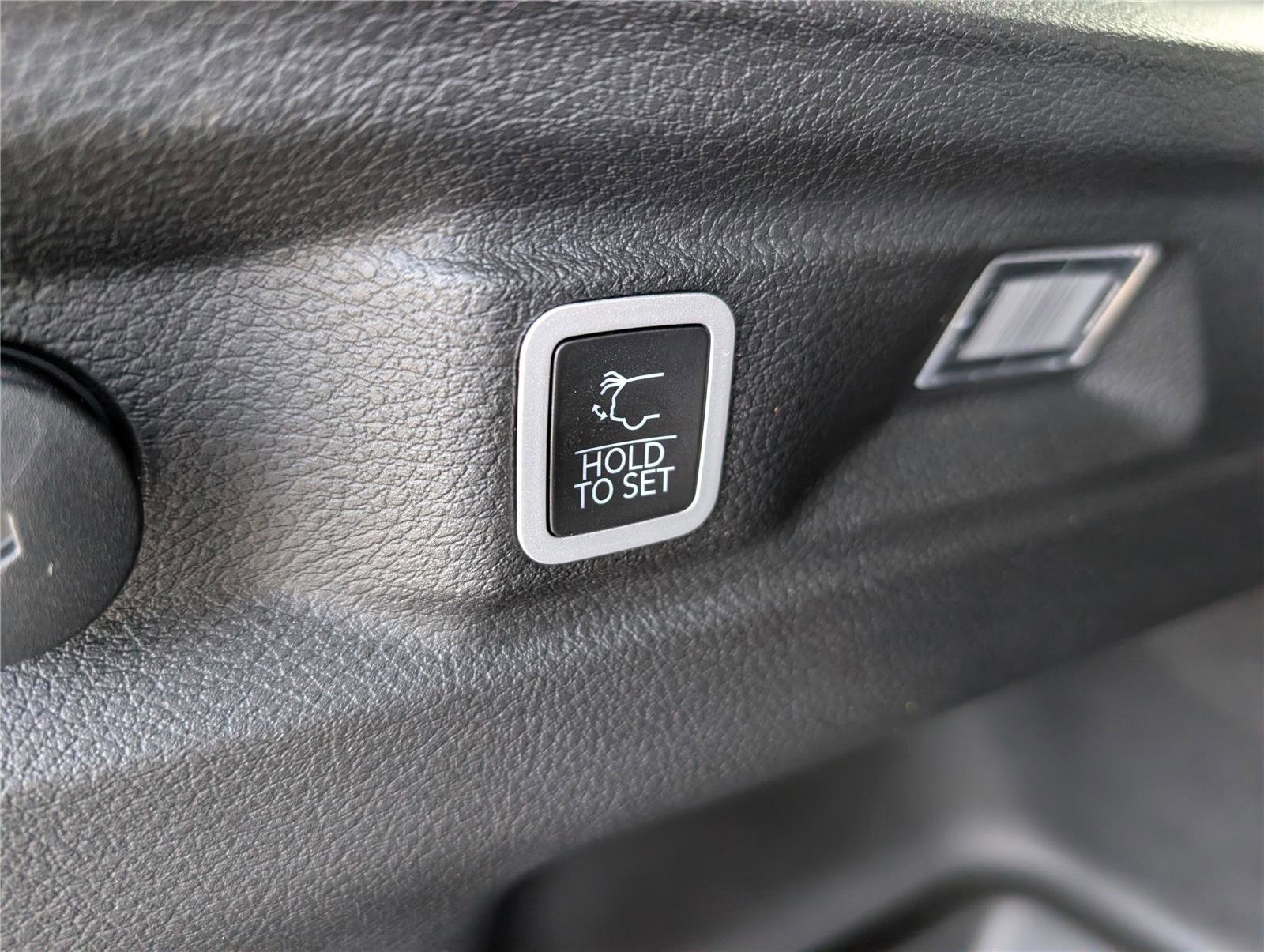 Used 2024 Jeep Grand Cherokee L Laredo AWD/4WD image 14
