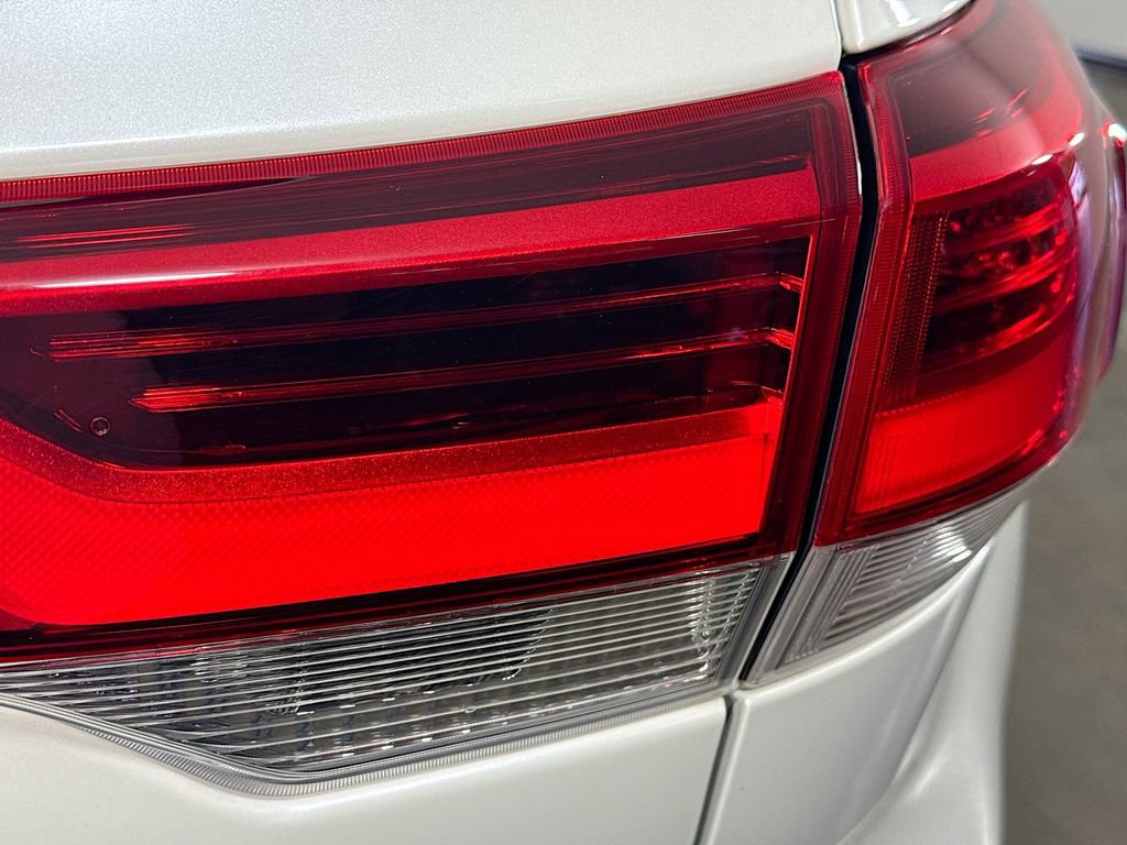 Used 2018 Toyota Highlander Plus FWD image 32
