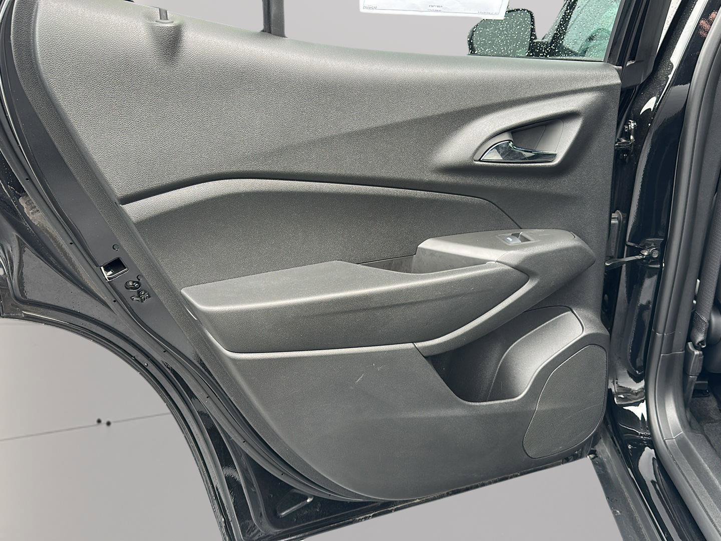 Used 2024 Chevrolet Trax RS w/ Sunroof Package image 23