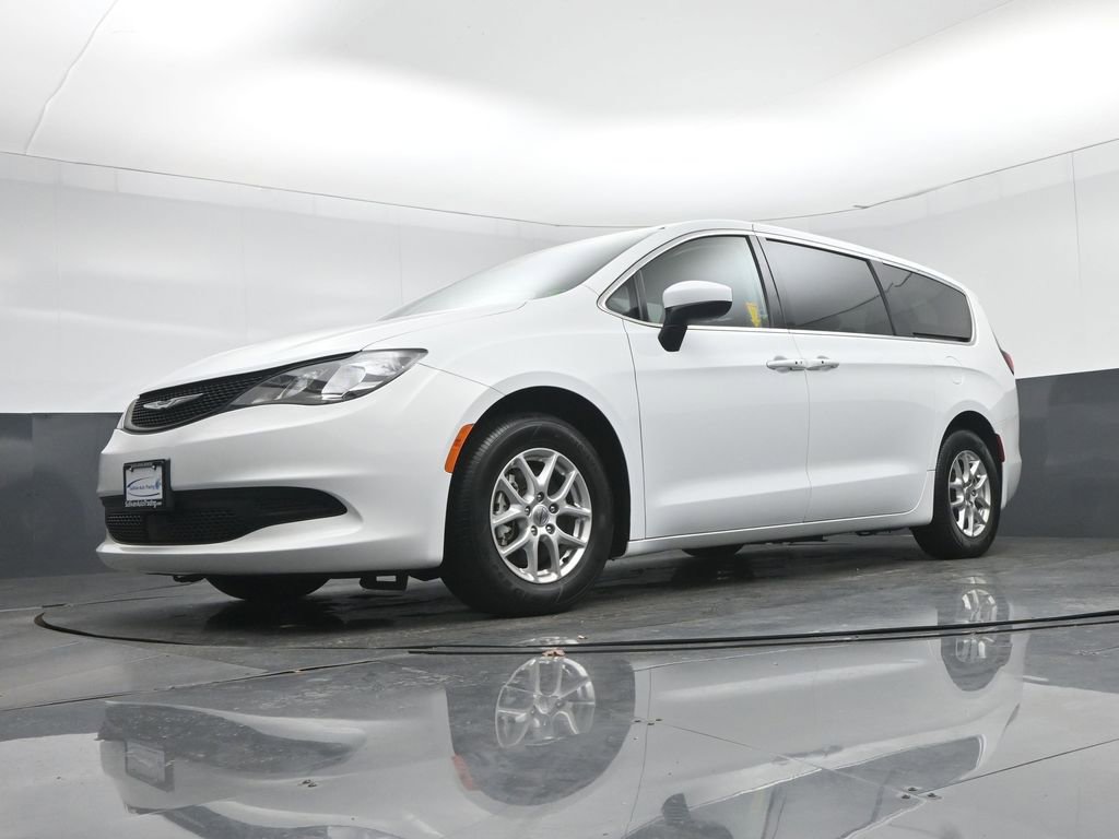 Used 2023 Chrysler Voyager LX image 68