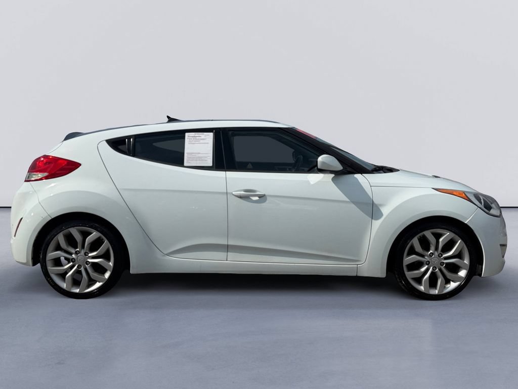 Used 2013 Hyundai Veloster w/ Style Pkg FWD video 2