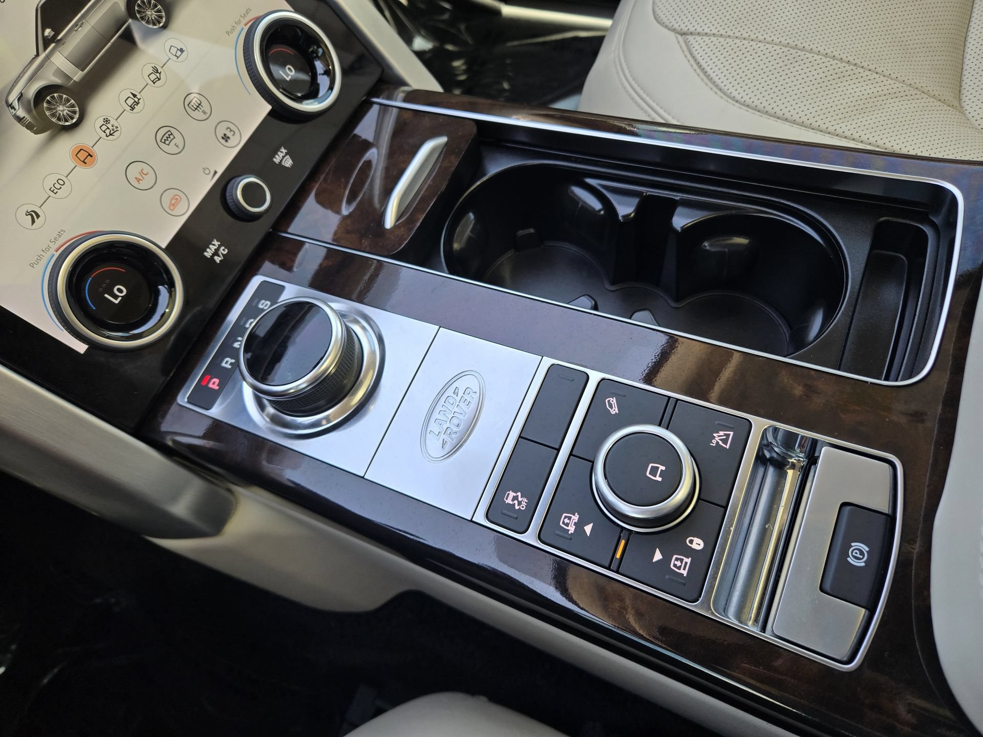 Used 2018 Land Rover Range Rover Supercharged AWD/4WD image 19
