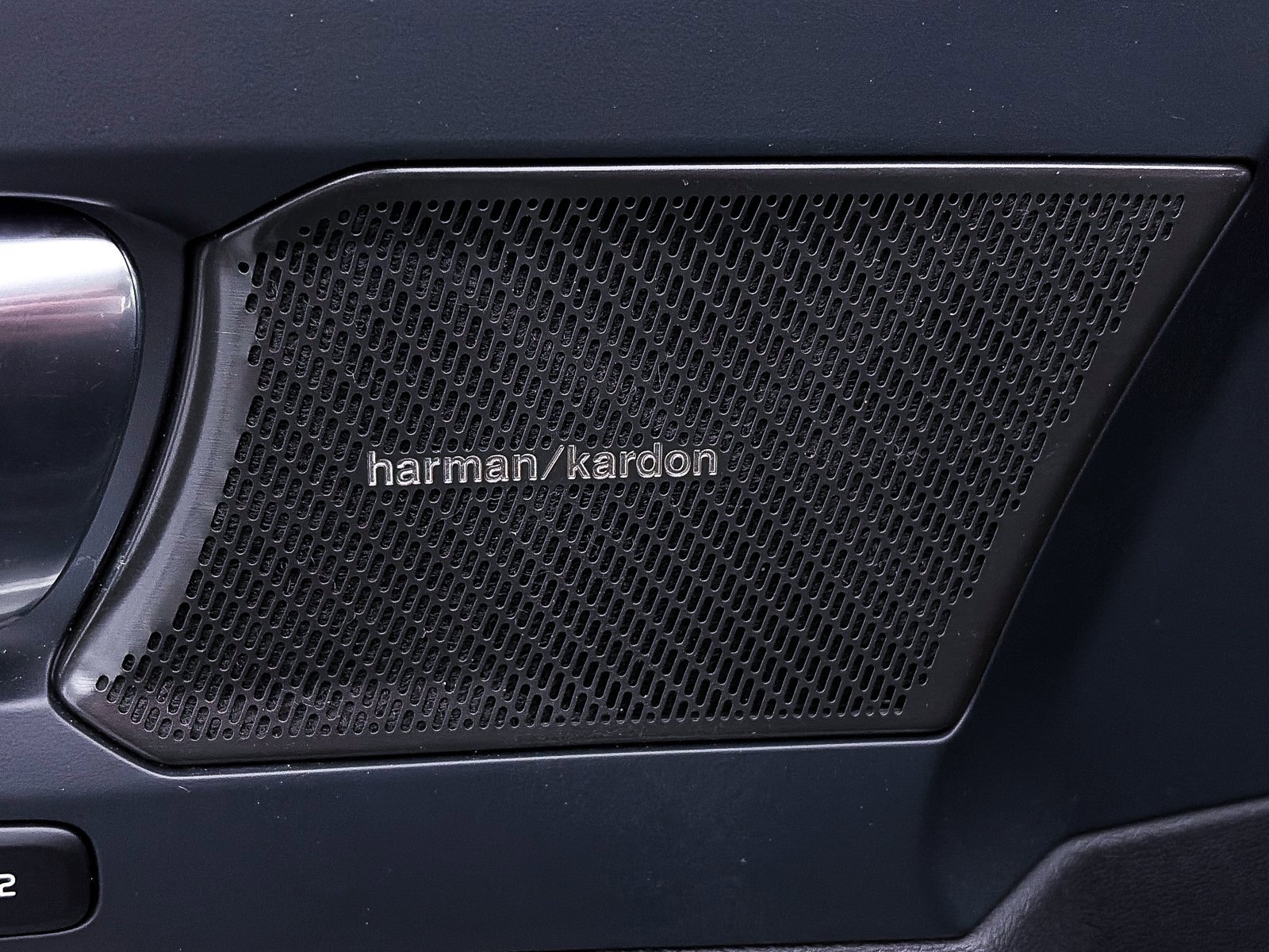 Used 2023 Volvo C40 P8 Recharge Ultimate image 5