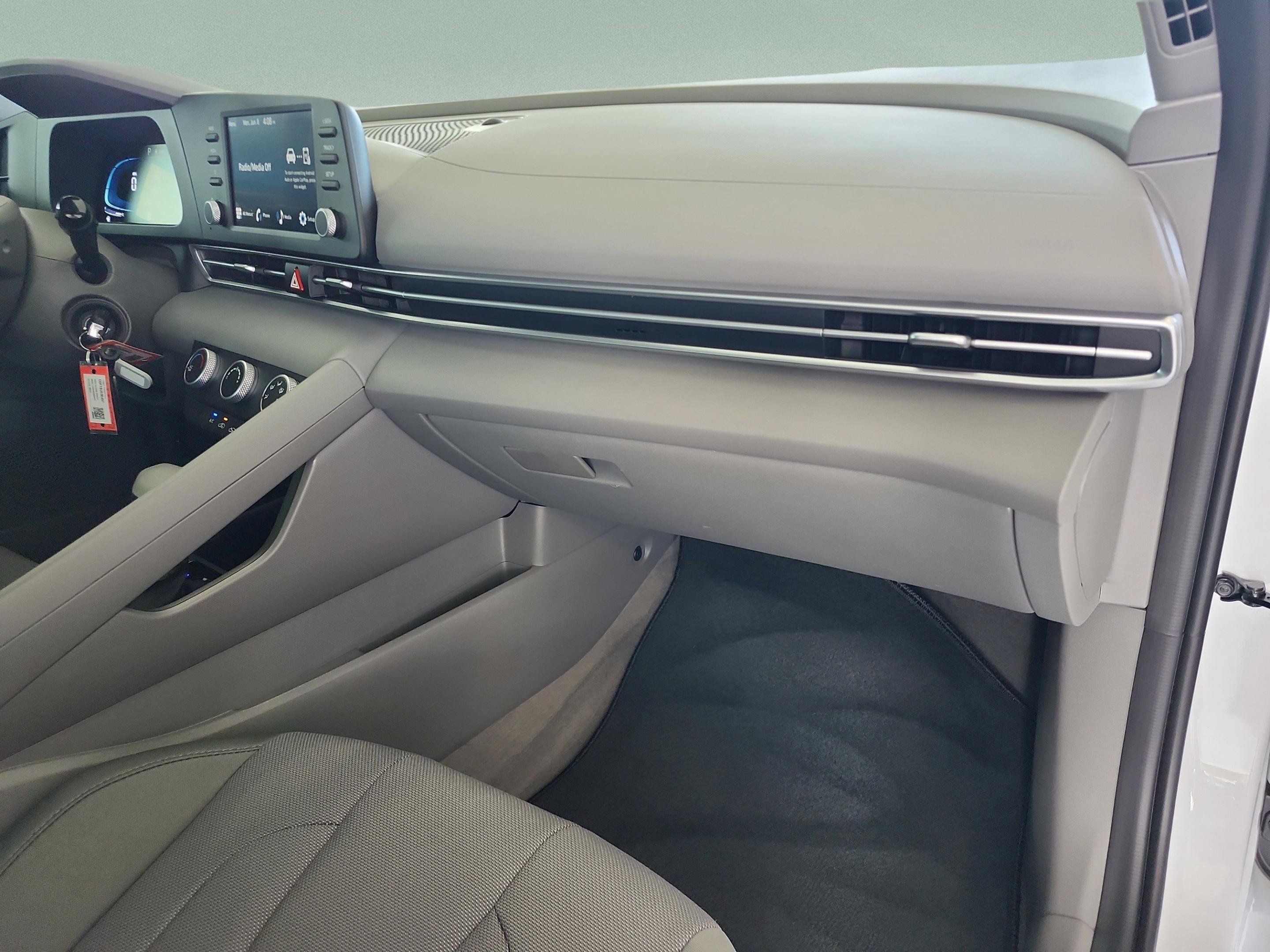 Used 2025 Hyundai Elantra SE FWD image 20