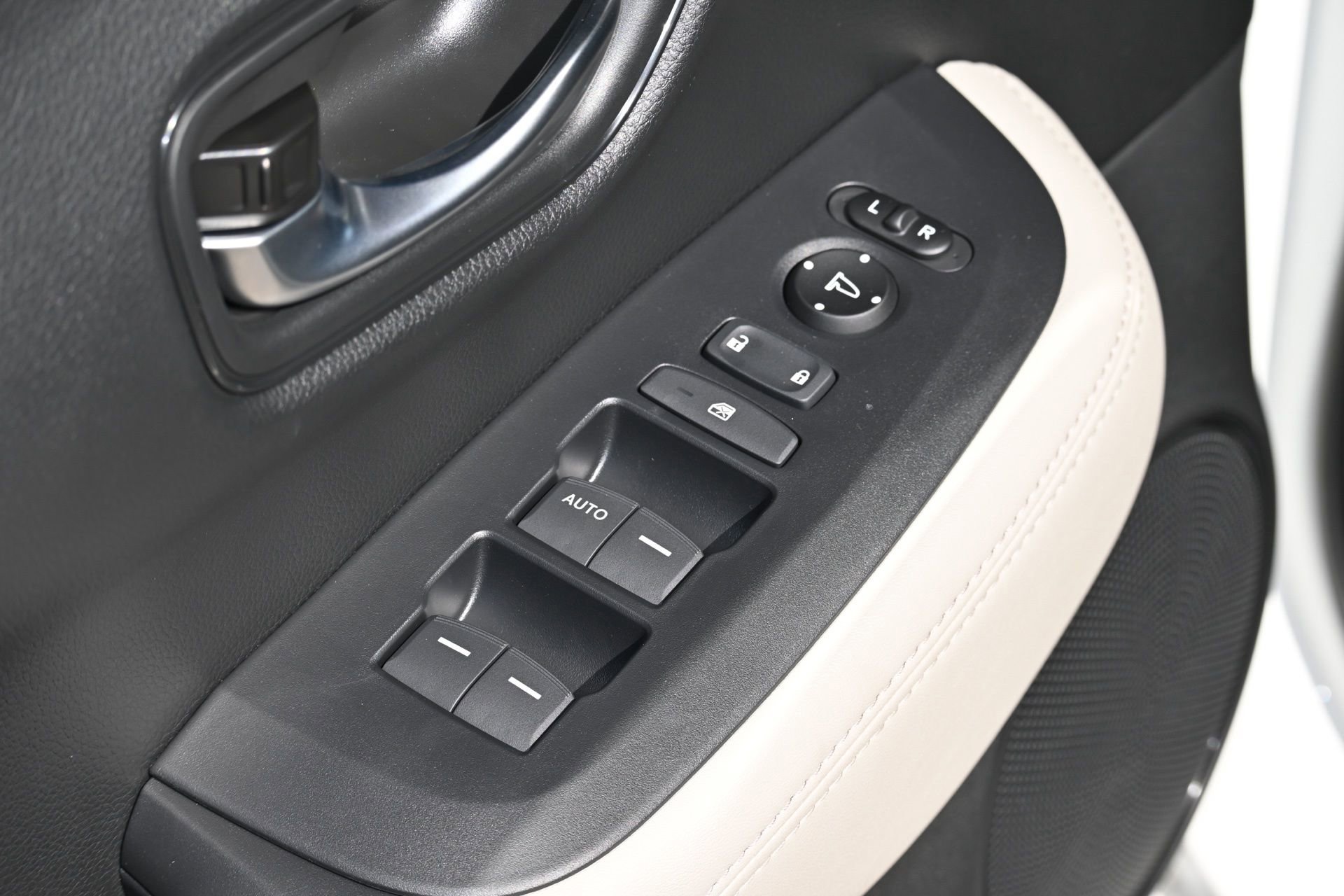 New 2025 Honda HR-V LX image 11