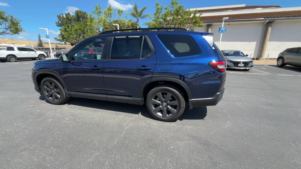 Used 2025 Honda Pilot Sport image 6